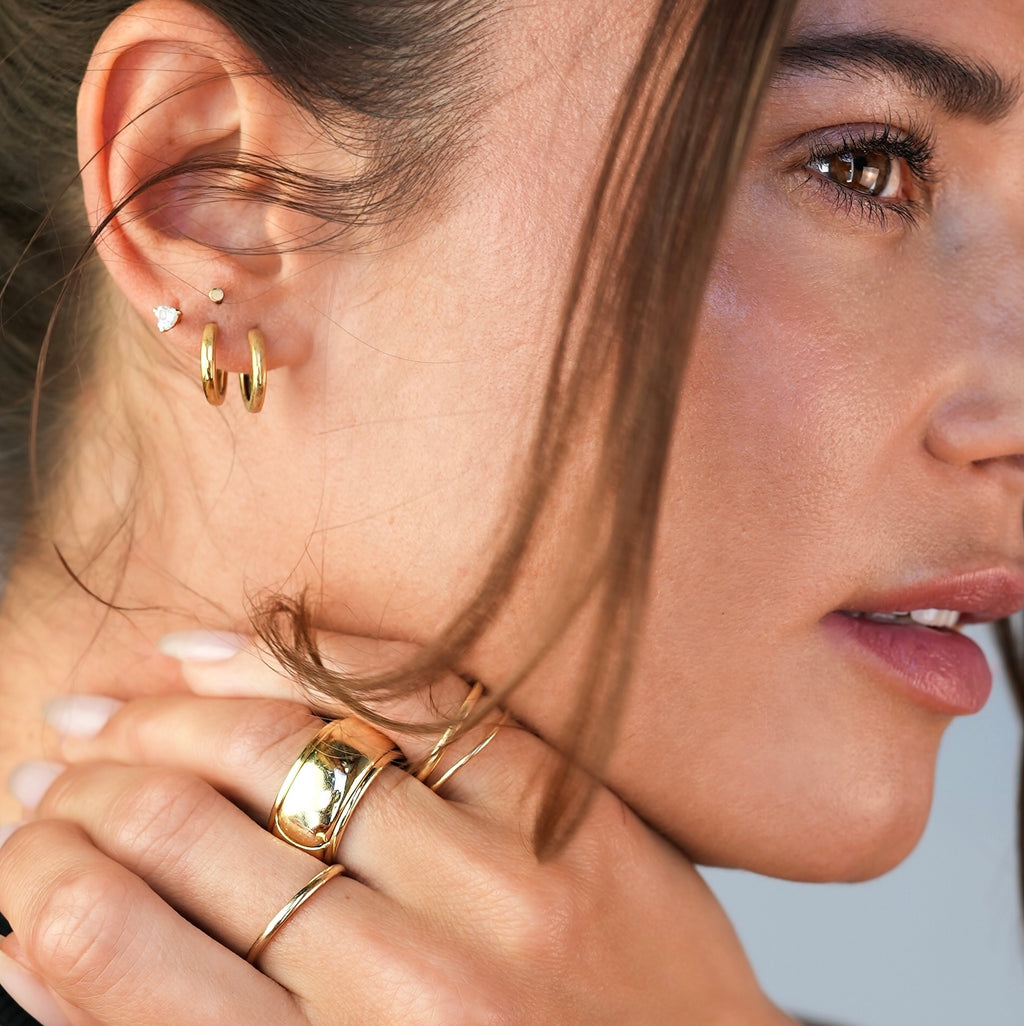 Close up gold AUVEA ring designed to cover and elevate the Oura Ring 4